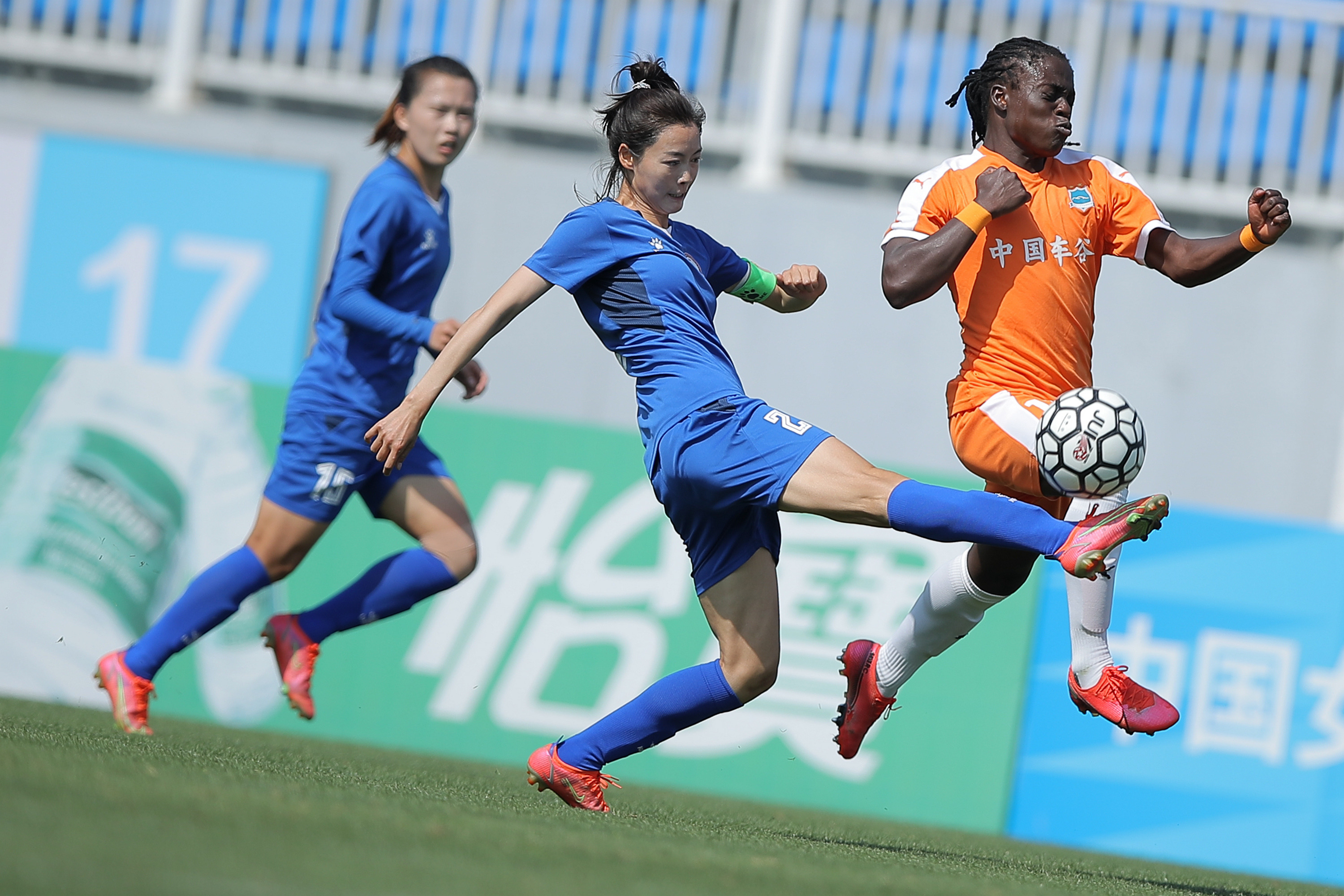 赛场上女队实力逐渐崭露头角