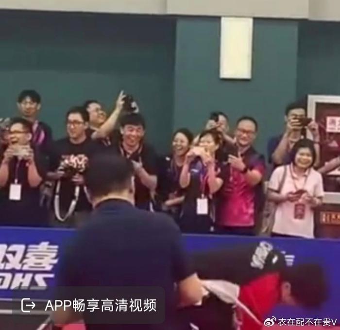 关于“旗帜杯”开幕式，王楚钦陪领导打球主动失误送分，孙颖莎的信息