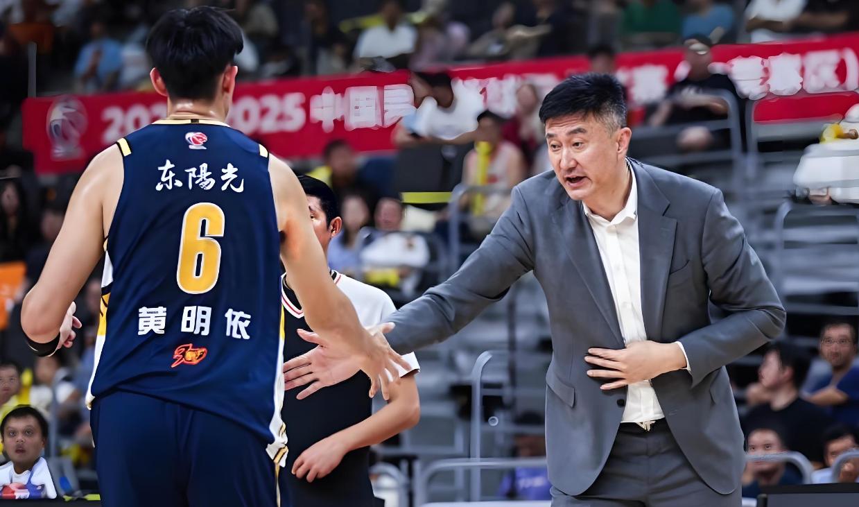包含林崴31分同曦不敌广东李弘权26分上海胜四川的词条