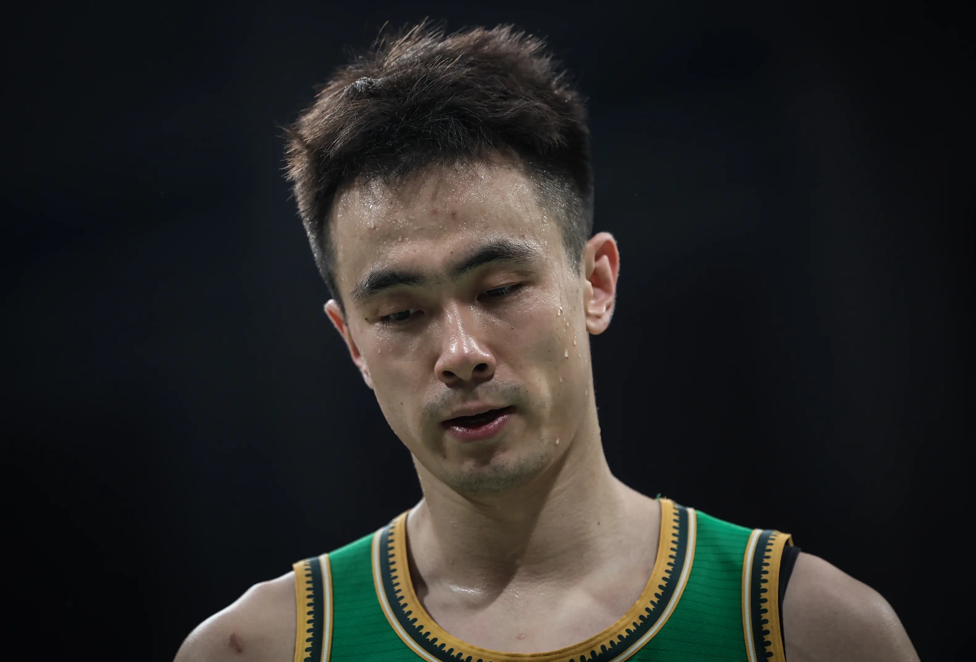 包含赵继伟京辽大战个人集锦：三分14中9爆砍33分8板9助的词条