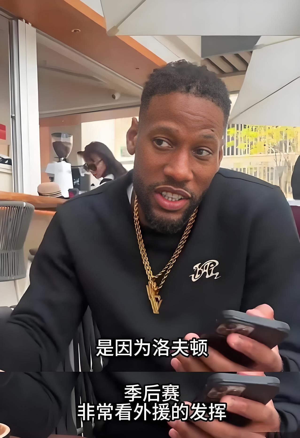 球队内部发生严重矛盾，主教练遭到球员集体抵制的简单介绍