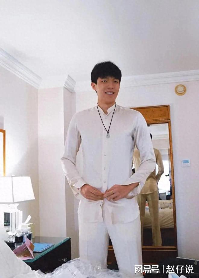杨瀚森父母启程前往美国陪儿子参加NBA选秀大会的简单介绍
